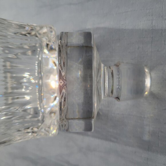 Elegant Crystal Glass Decanter With Stopper For Whiskey Or Wine Storage - Picture 7 of 10